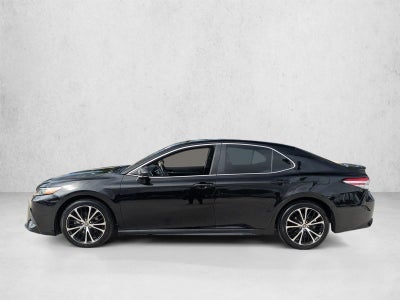 2020 Toyota Camry SE Auto (SE)