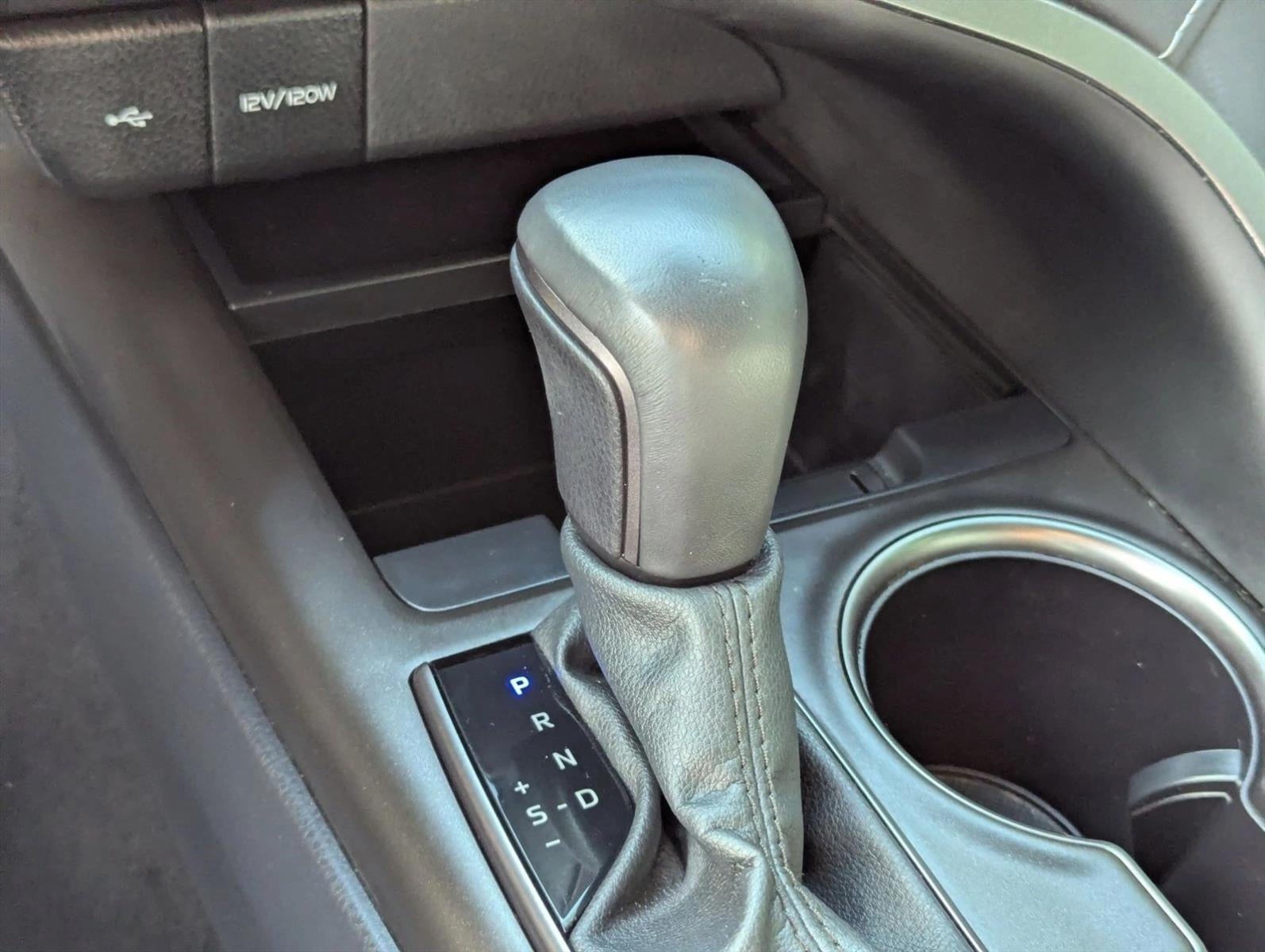 2024 Toyota Camry SE Auto (SE)