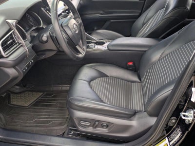 2022 Toyota Camry SE Auto (SE)
