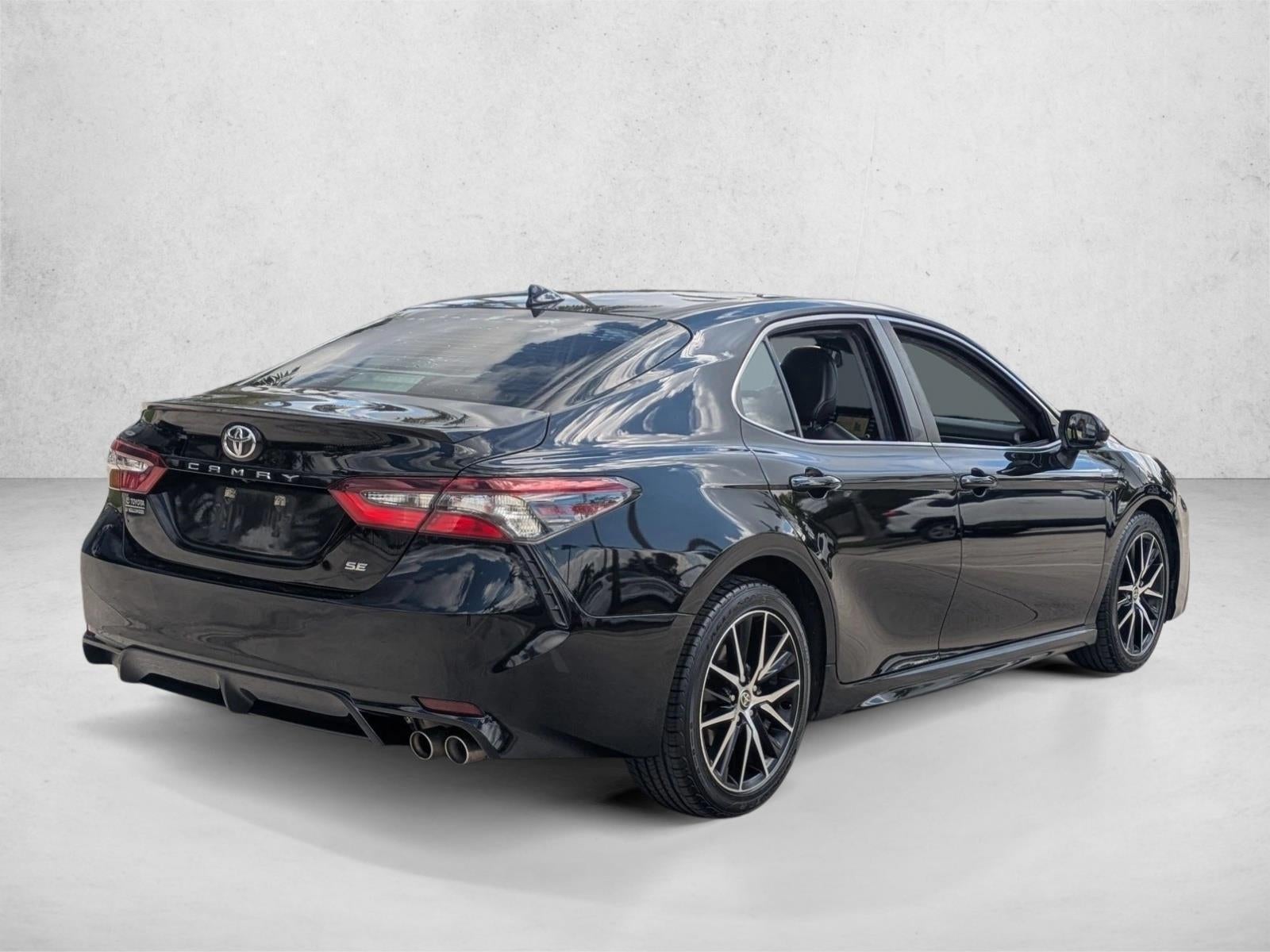 2022 Toyota Camry SE Auto (SE)