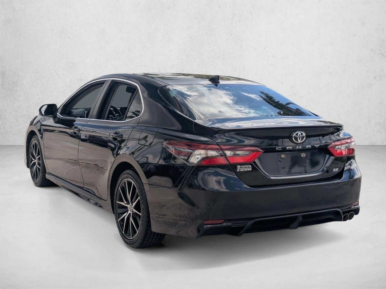 2022 Toyota Camry SE Auto (SE)