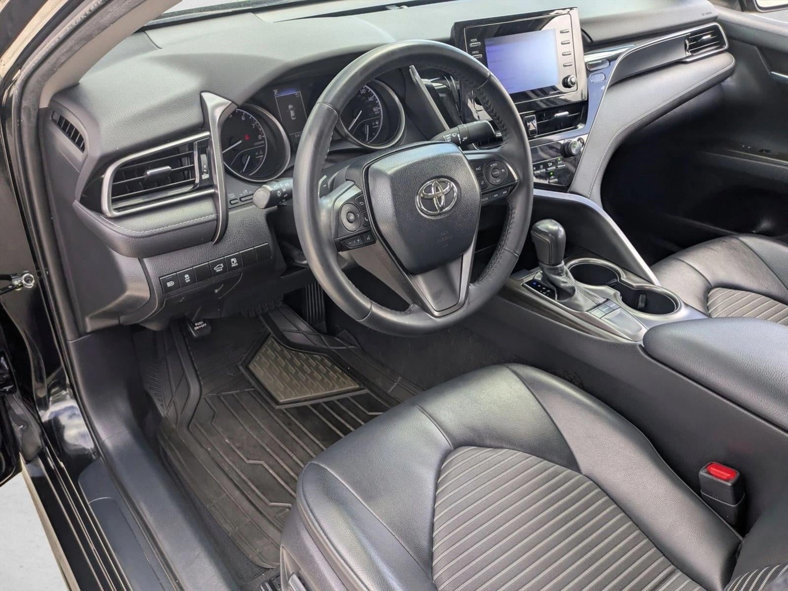 2022 Toyota Camry SE Auto (SE)