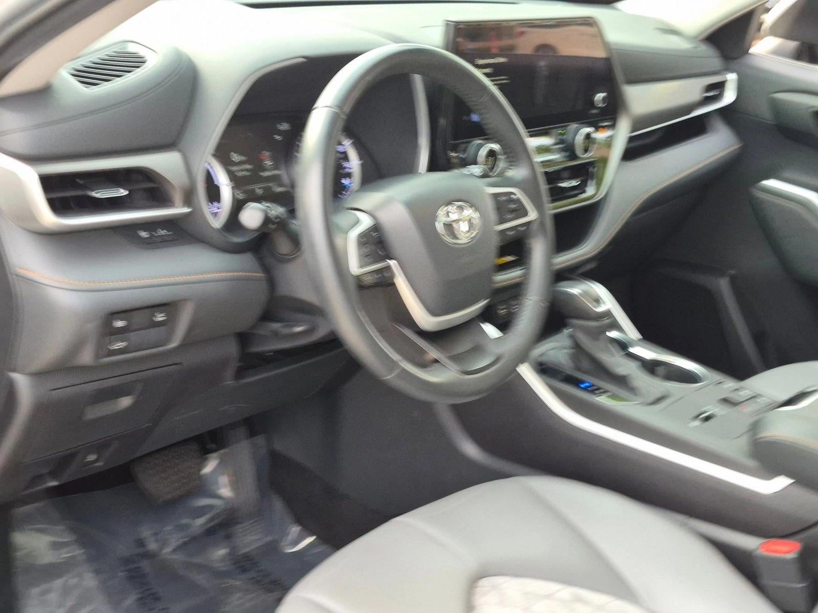 2023 Toyota Highlander Hybrid Bronze Edition AWD (Natl)
