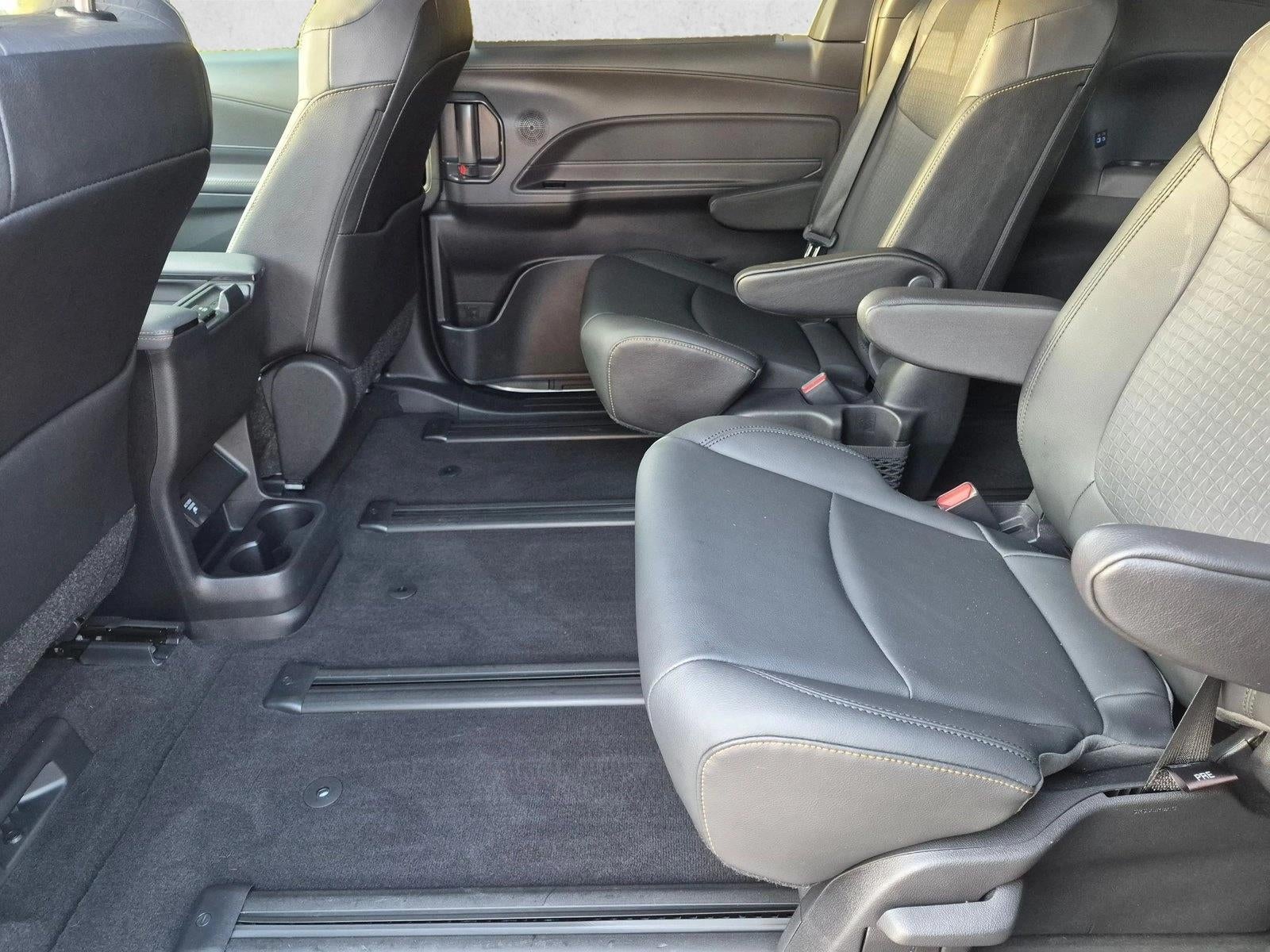 2022 Toyota Sienna XLE Woodland Edition AWD (Natl)