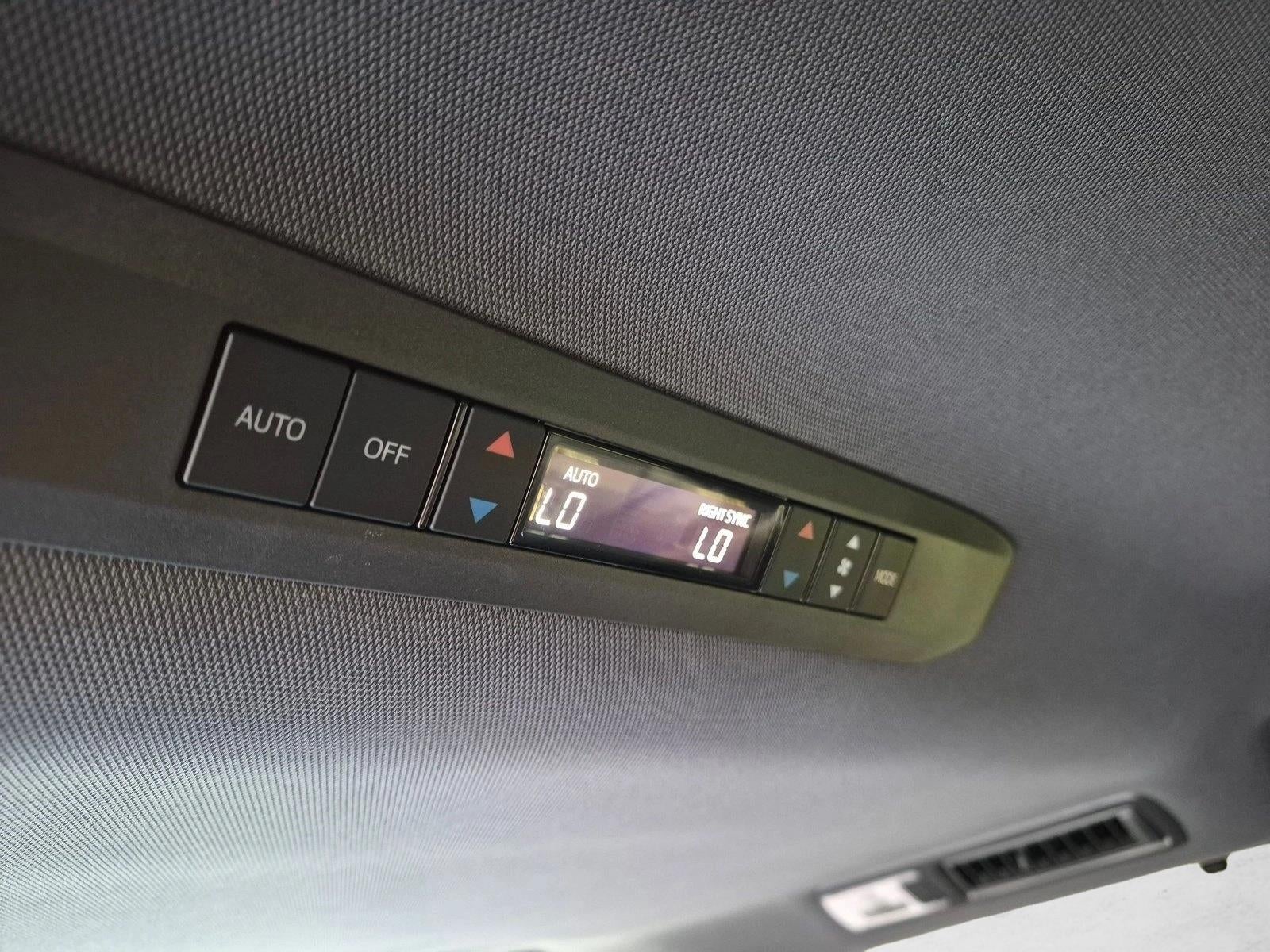 2022 Toyota Sienna XLE Woodland Edition AWD (Natl)