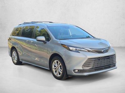 2022 Toyota Sienna XLE Woodland Edition AWD (Natl)
