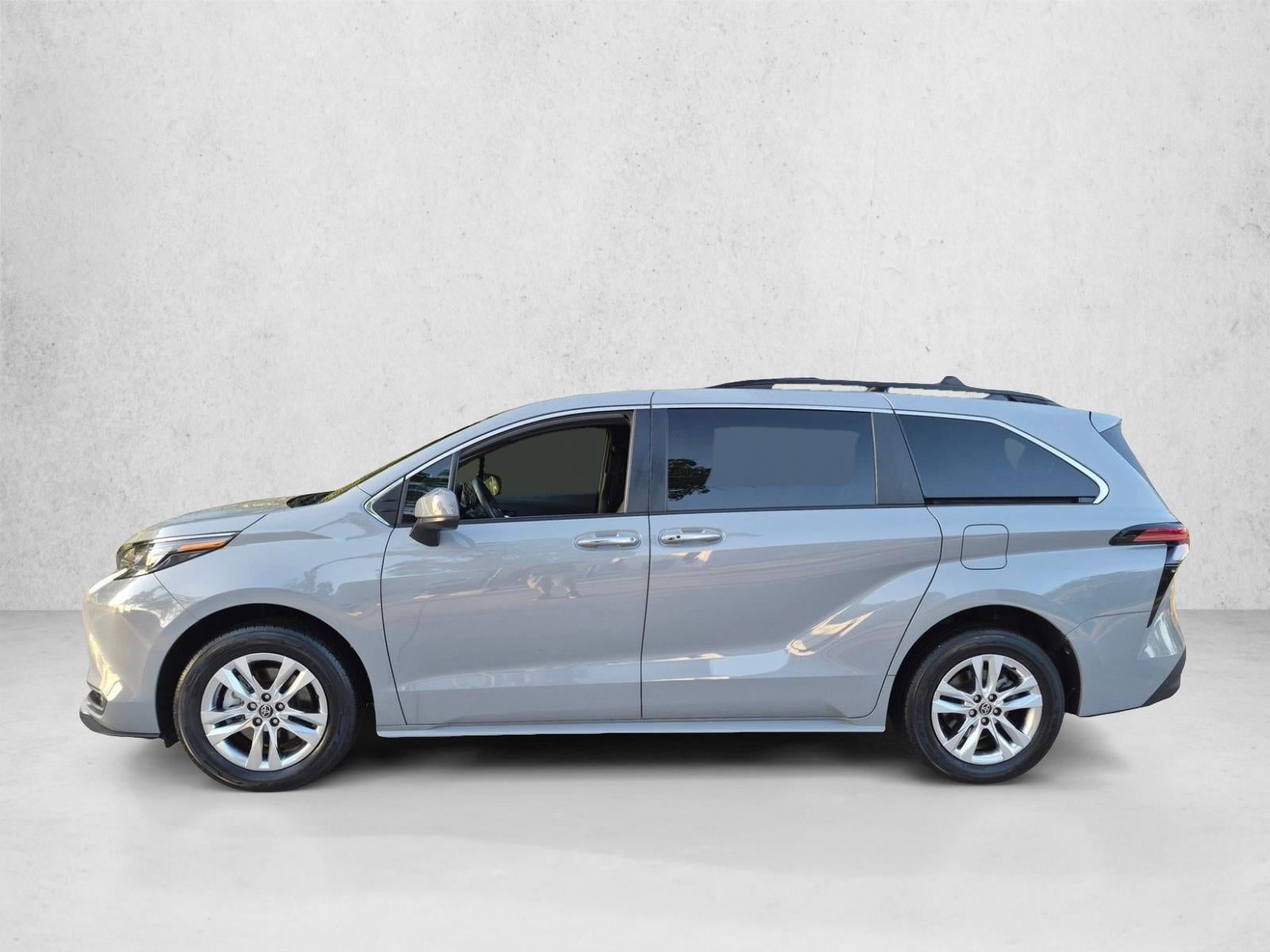 2022 Toyota Sienna XLE Woodland Edition AWD (Natl)