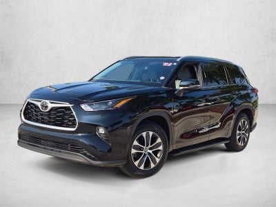 2022 Toyota Highlander XLE FWD (Natl)