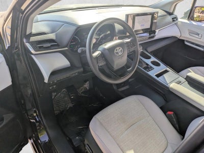 2025 Toyota Sienna LE FWD 8-Passenger (Natl)