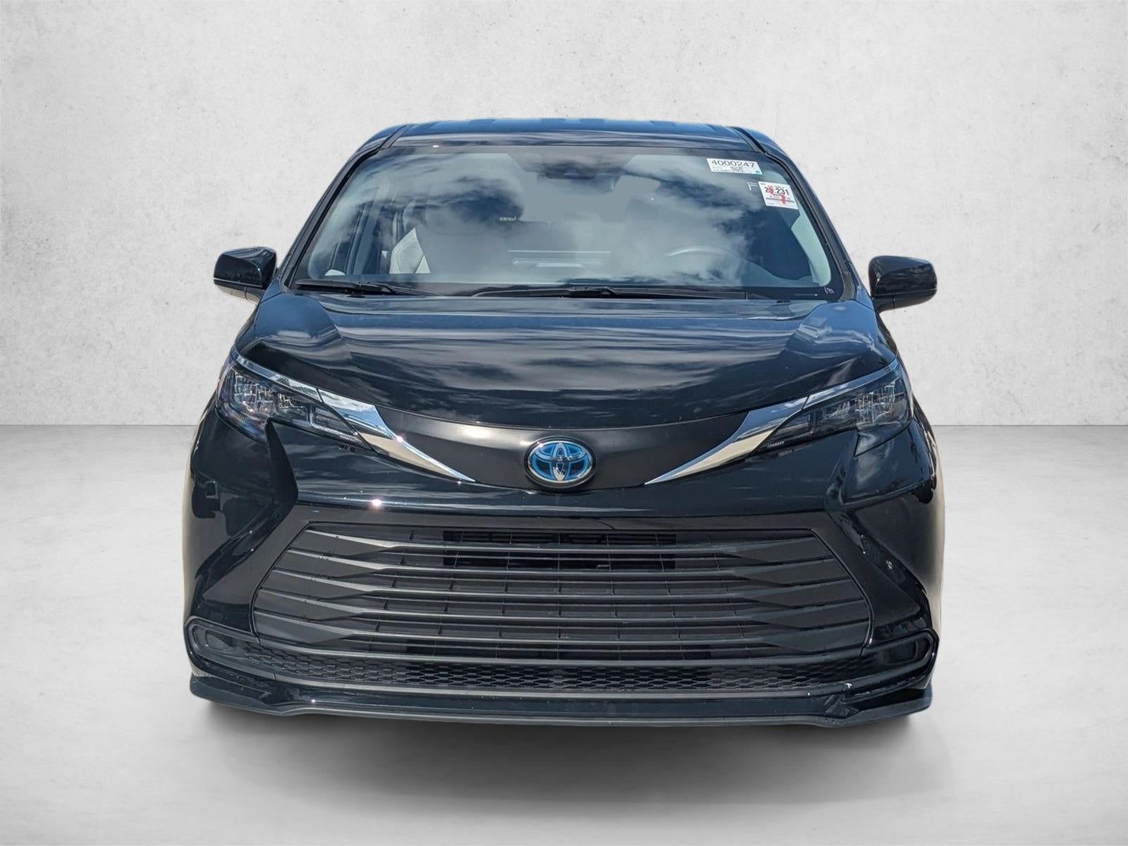 2025 Toyota Sienna LE FWD 8-Passenger (Natl)