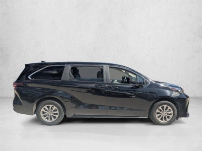 2025 Toyota Sienna LE FWD 8-Passenger (Natl)