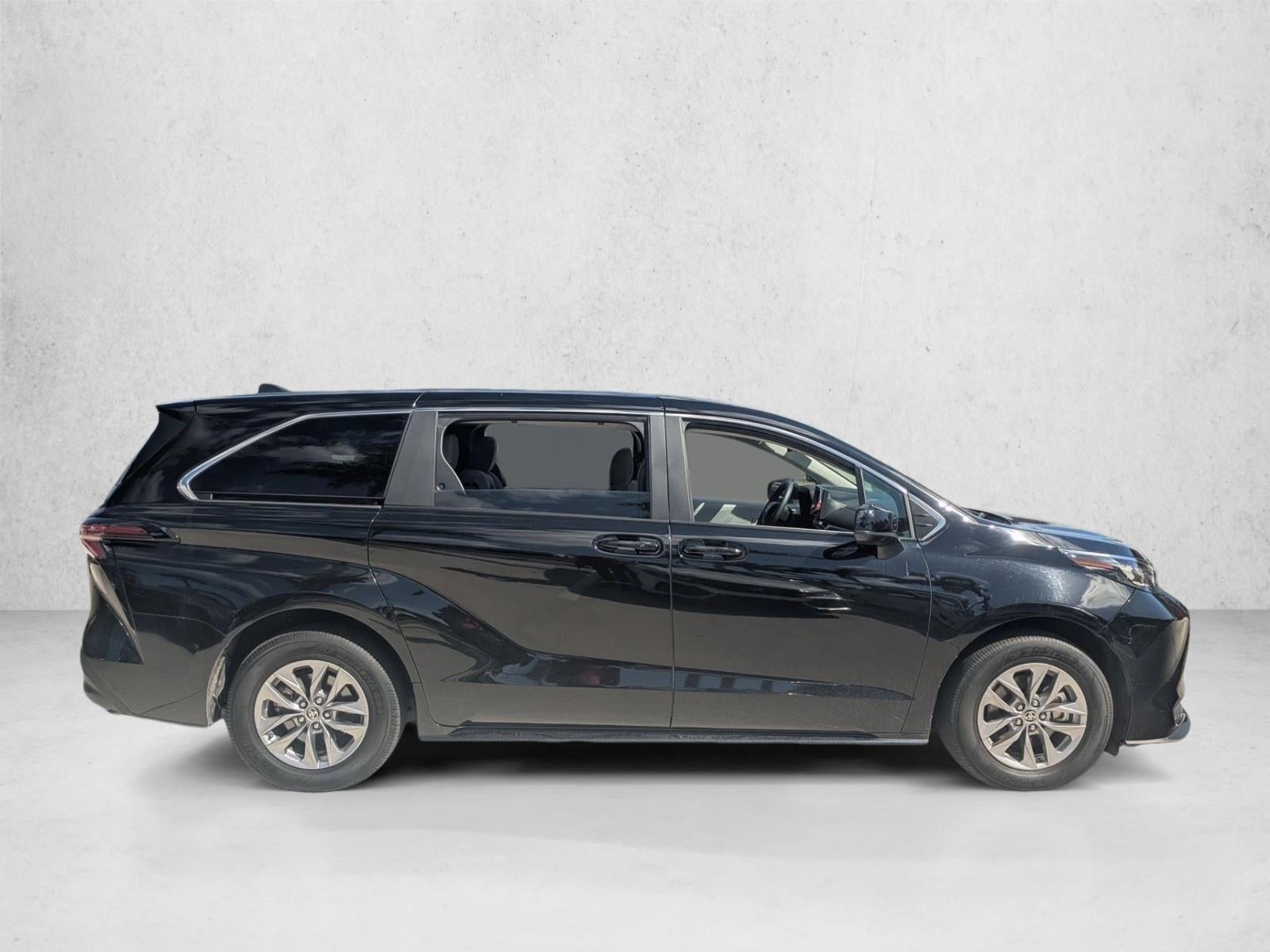 2025 Toyota Sienna LE FWD 8-Passenger (Natl)