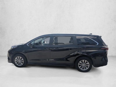 2025 Toyota Sienna LE FWD 8-Passenger (Natl)