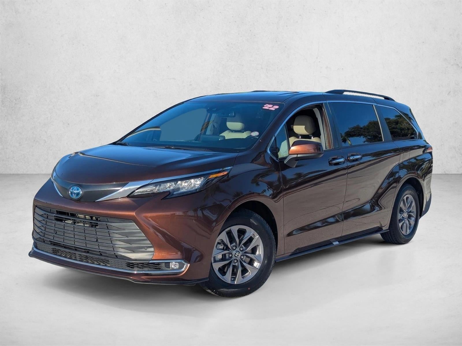 2022 Toyota Sienna XLE FWD 7-Passenger (Natl)