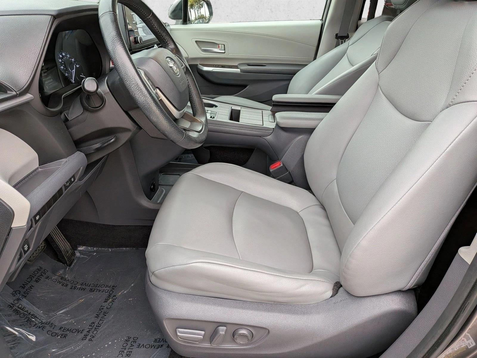 2021 Toyota Sienna XLE FWD 8-Passenger (Natl)