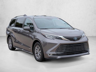 2021 Toyota Sienna XLE FWD 8-Passenger (Natl)