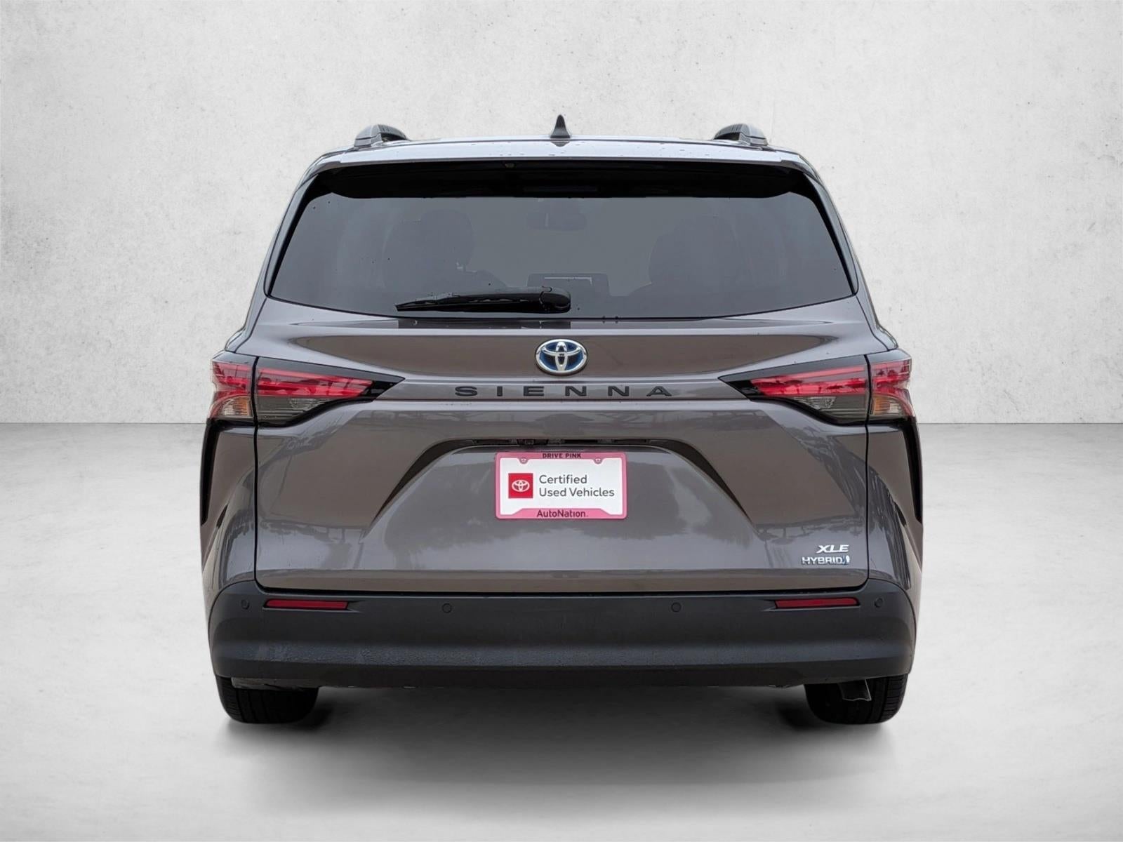2021 Toyota Sienna XLE FWD 8-Passenger (Natl)