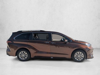2021 Toyota Sienna XLE FWD 8-Passenger (Natl)