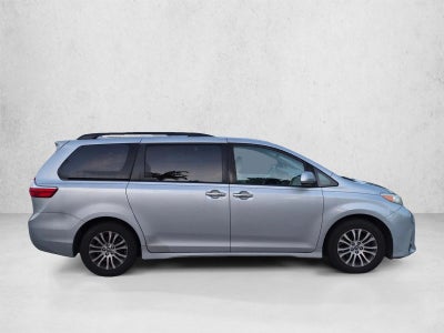 2019 Toyota Sienna XLE FWD 8-Passenger (Natl)