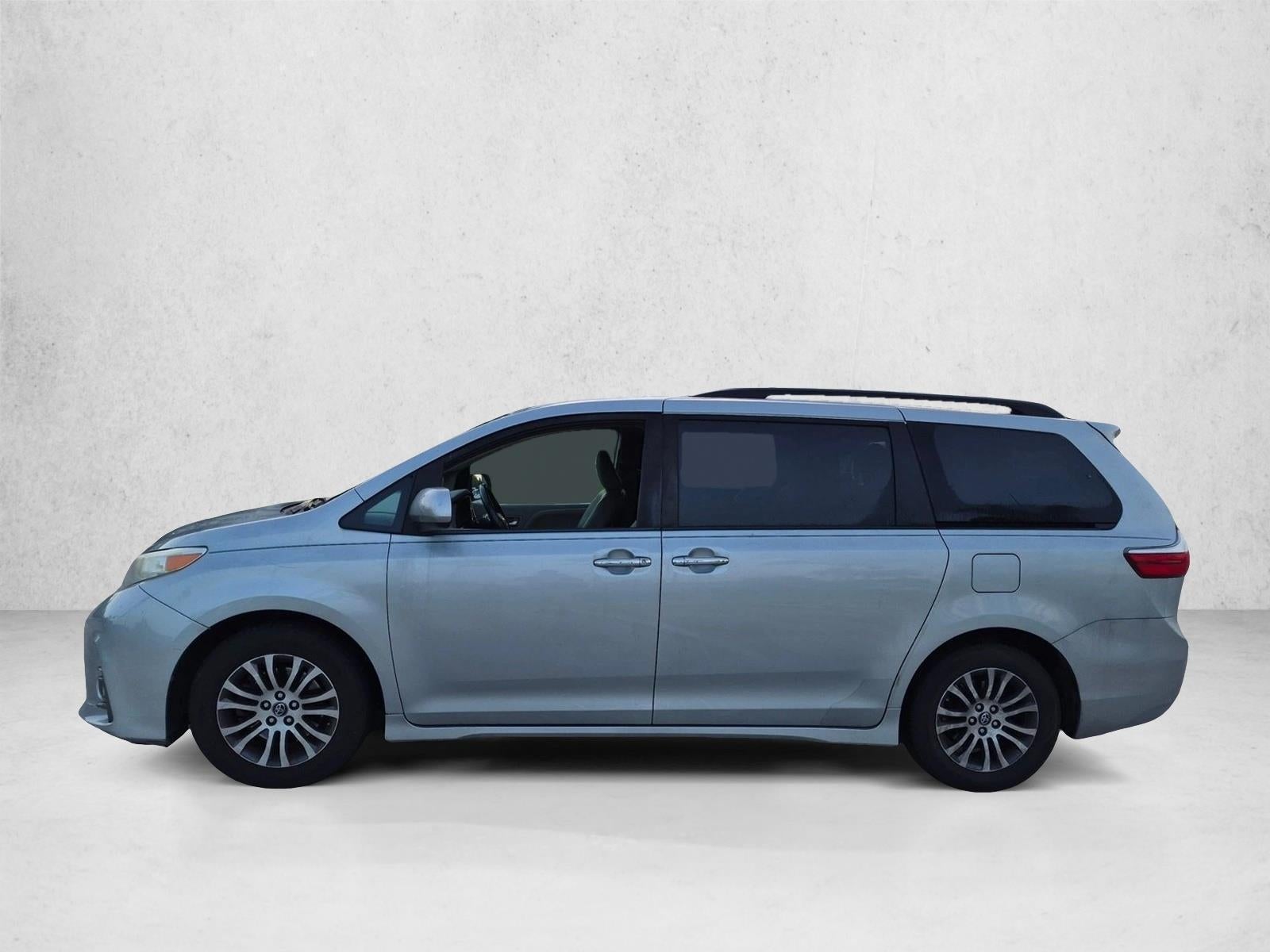 2019 Toyota Sienna XLE FWD 8-Passenger (Natl)