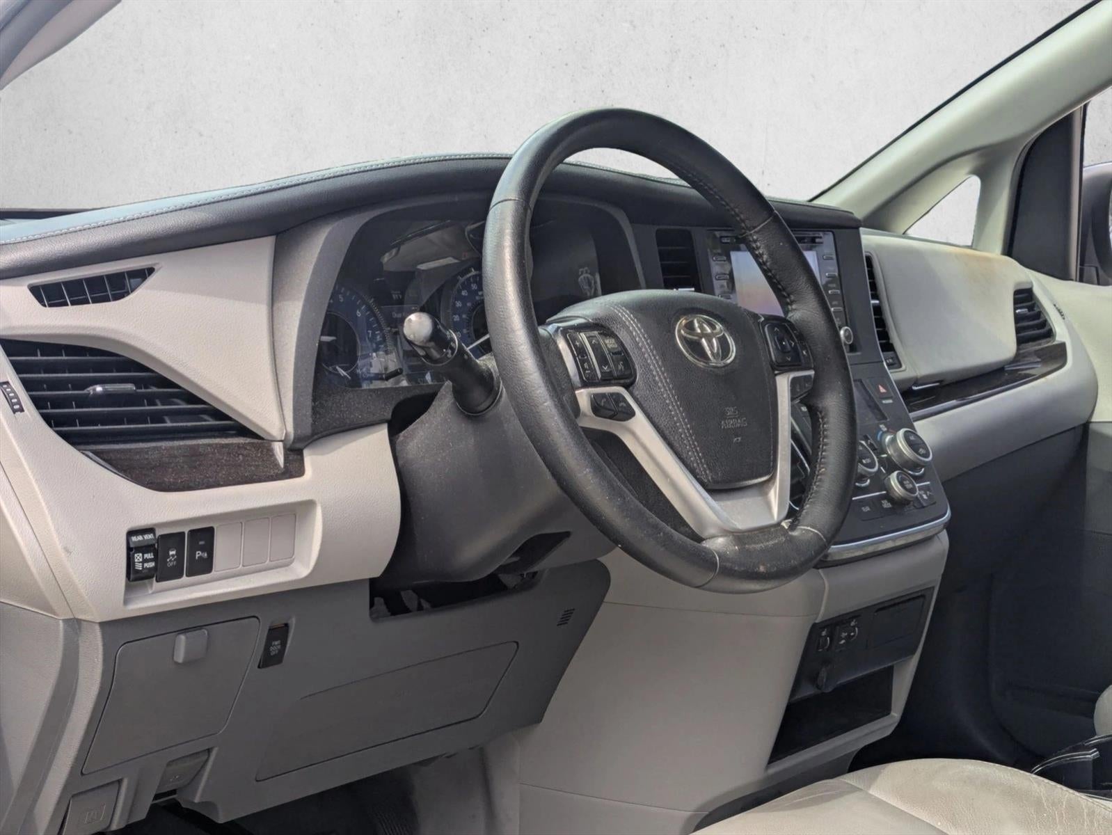 2019 Toyota Sienna XLE FWD 8-Passenger (Natl)