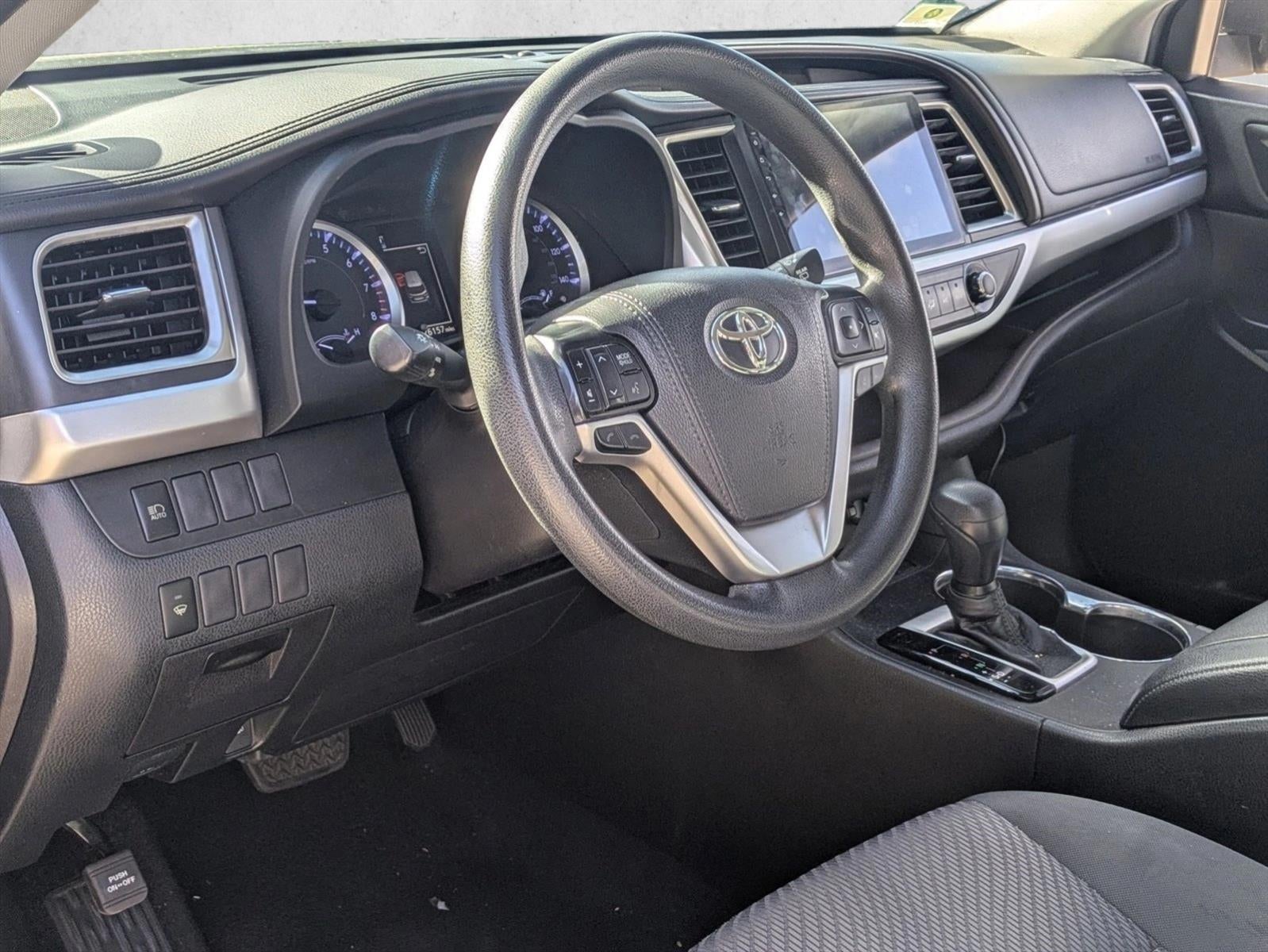 2019 Toyota Highlander LE V6 FWD (GS)