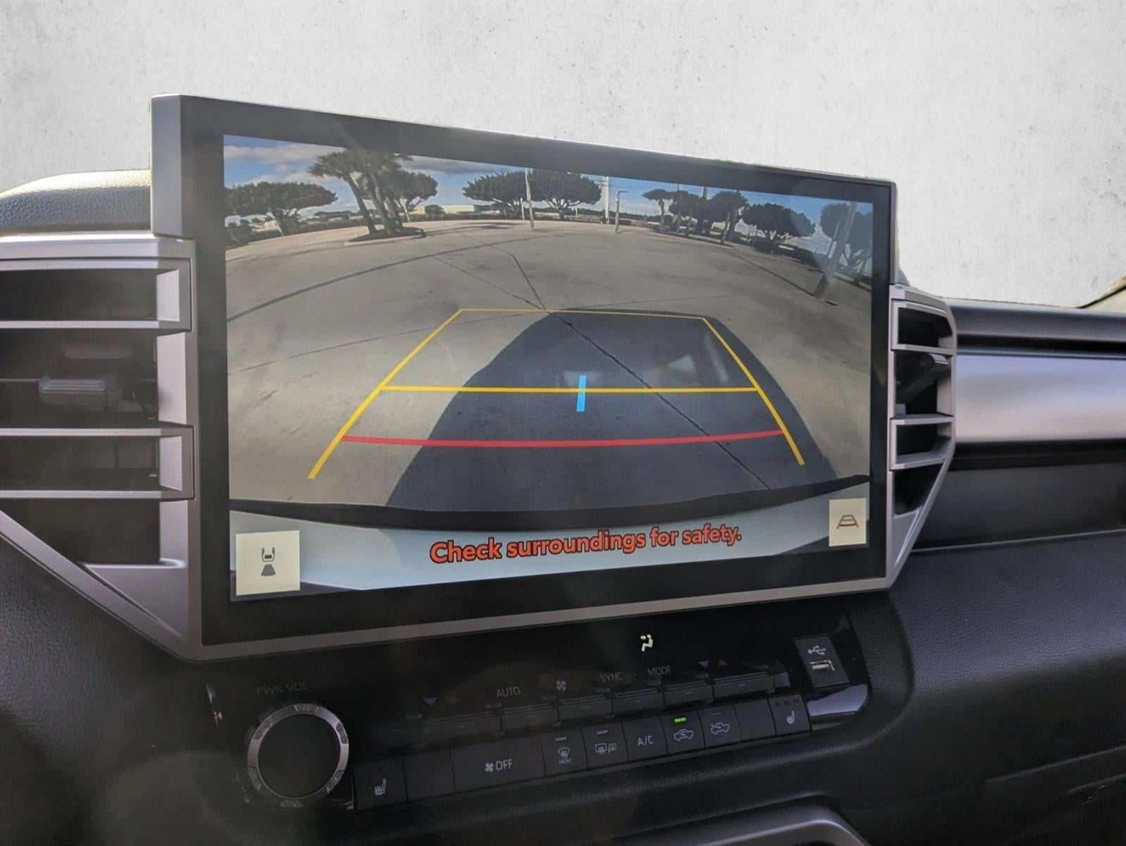 2025 Toyota Tundra 4WD 4WD SR5 CrewMax 5.5' Bed (SE)