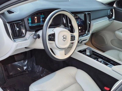 2023 Volvo S60 B5 AWD Plus Dark Theme