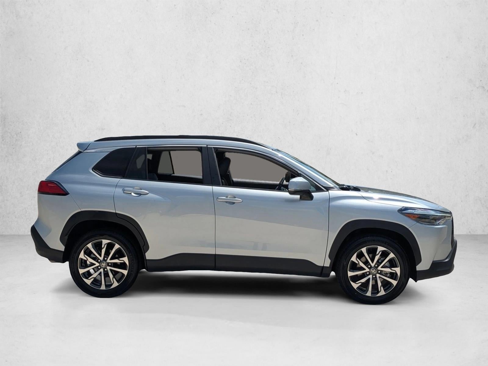 2023 Toyota Corolla Cross XLE 4WD (Natl)