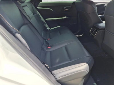 2025 Toyota Crown Signia XLE AWD (Natl)