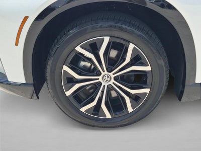 2025 Toyota Crown Signia XLE AWD (Natl)