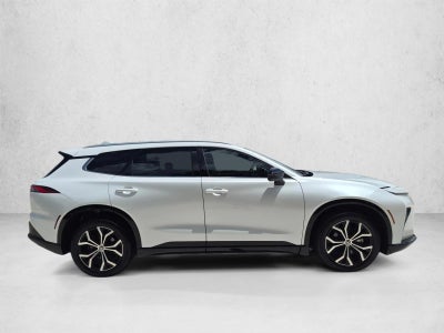 2025 Toyota Crown Signia XLE AWD (Natl)