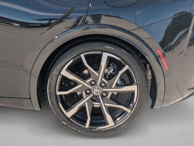 2025 Toyota Prius Plug-In Hybrid XSE (Natl)