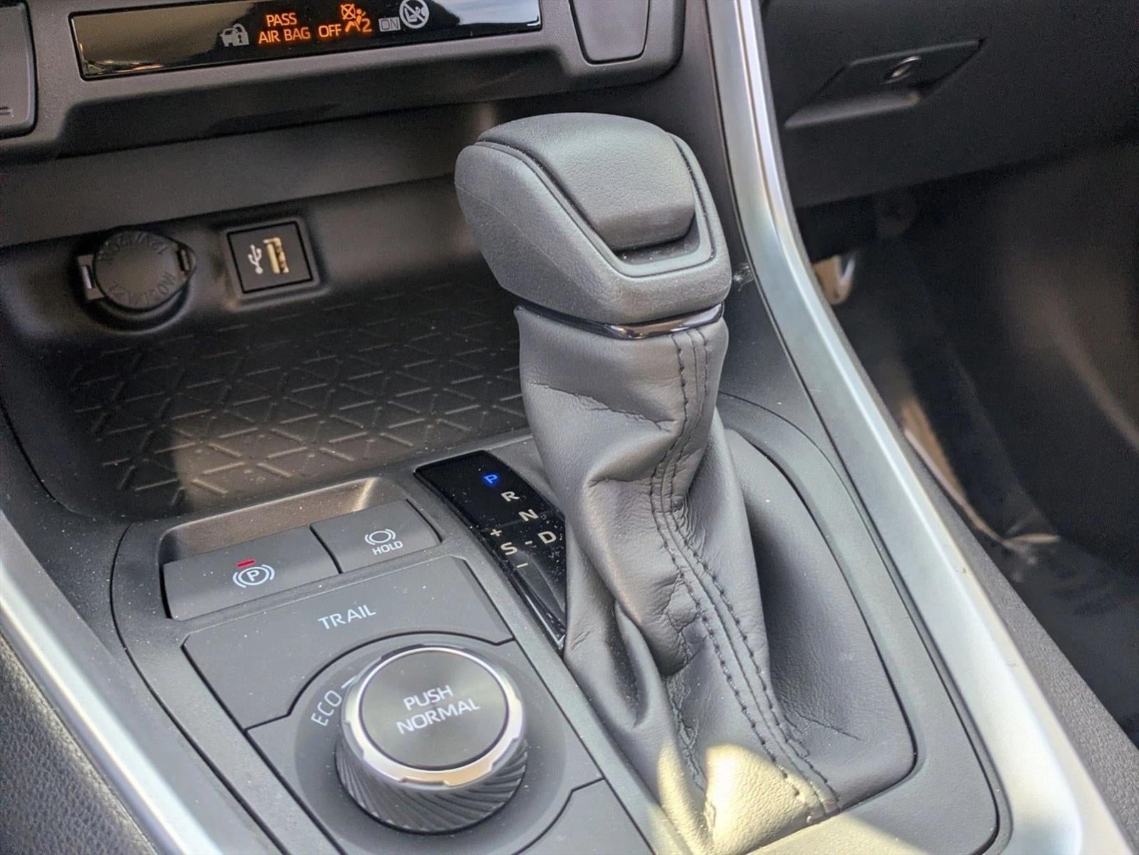 2025 Toyota RAV4 Hybrid LE AWD (Natl)