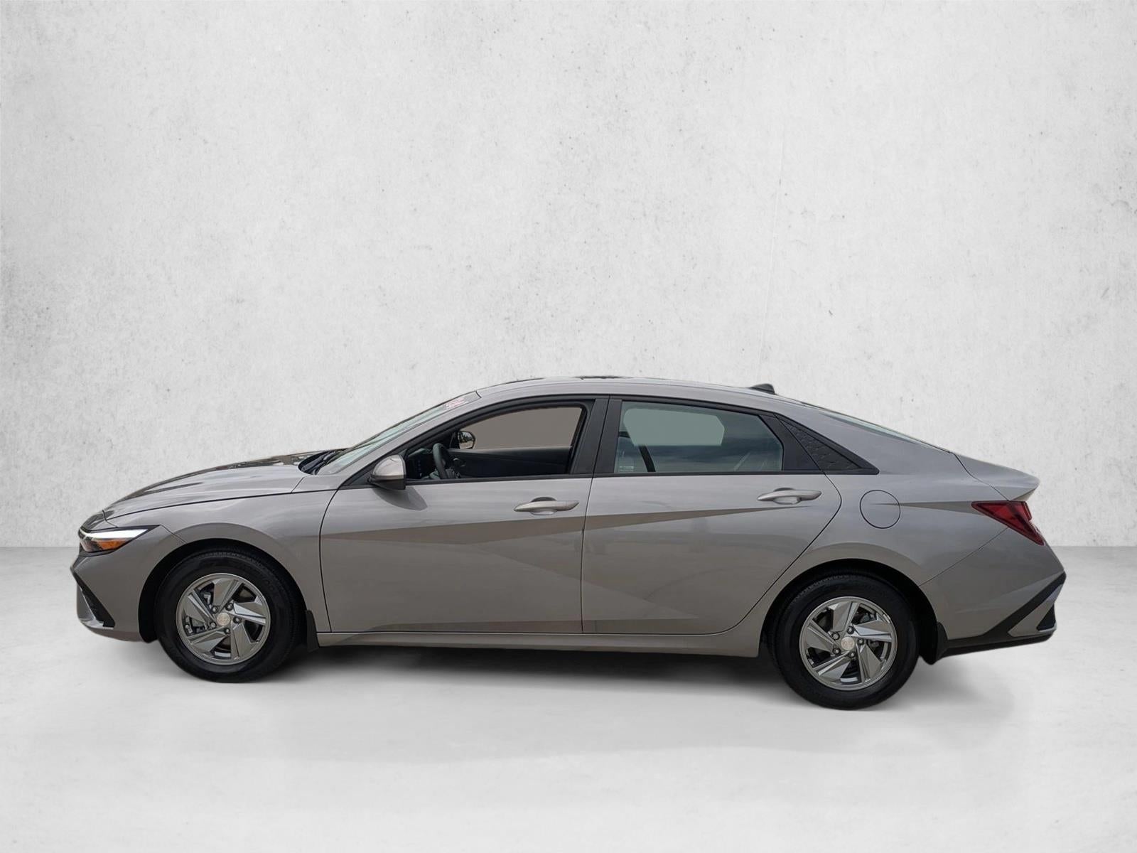 2024 Hyundai ELANTRA SE IVT