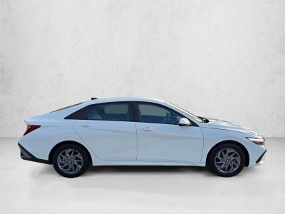 2024 Hyundai ELANTRA SEL IVT