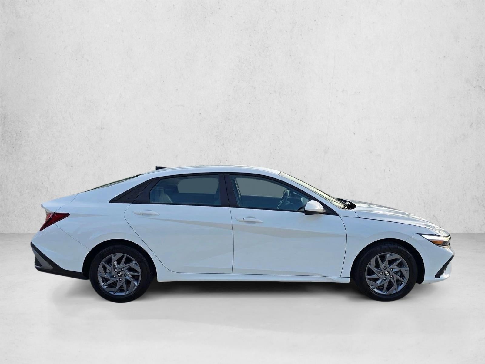 2024 Hyundai ELANTRA SEL IVT