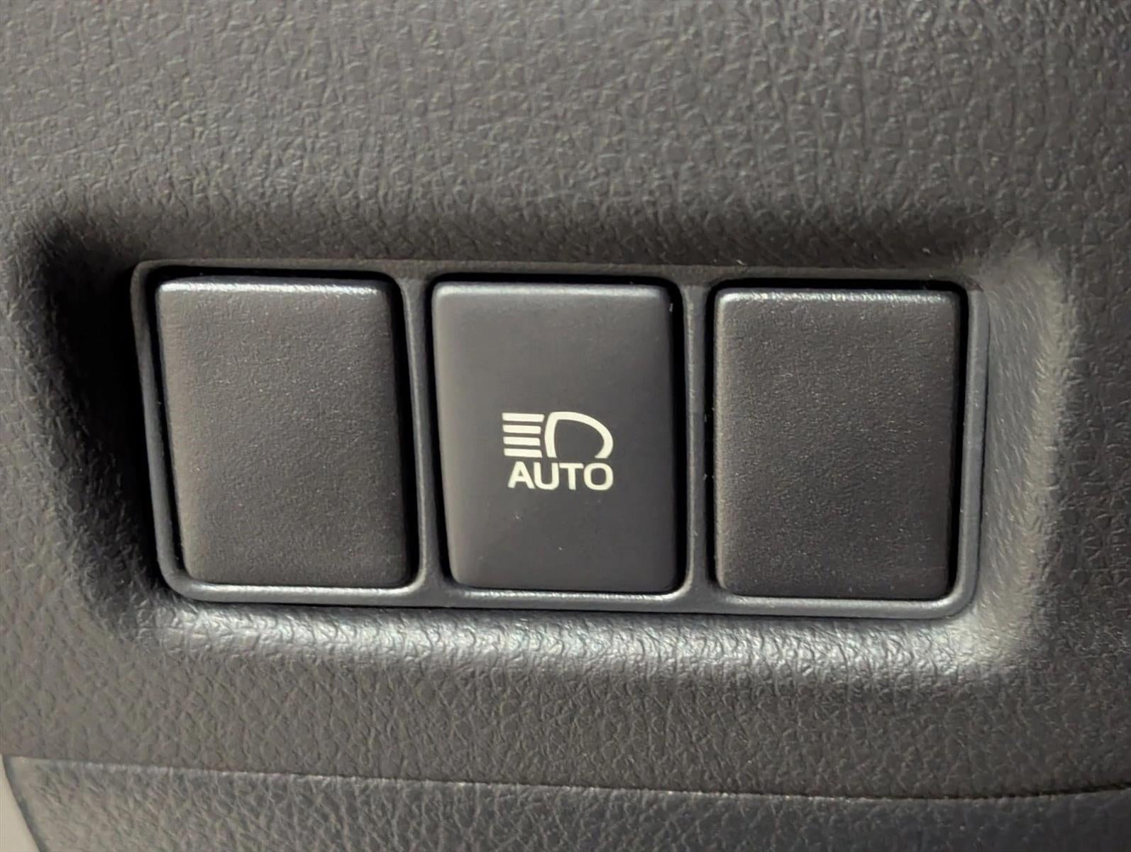 2021 Toyota C-HR XLE FWD (Natl)