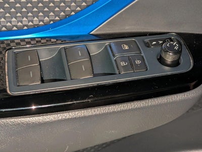 2021 Toyota C-HR XLE FWD (Natl)