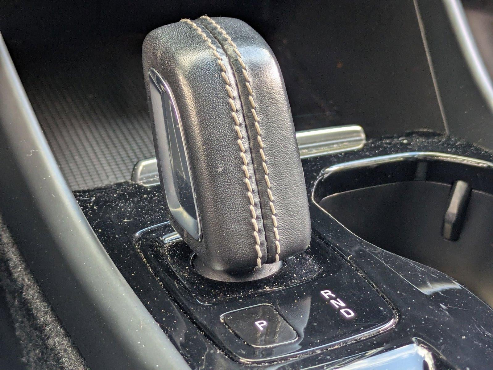 2021 Volvo XC40 T5 AWD R-Design