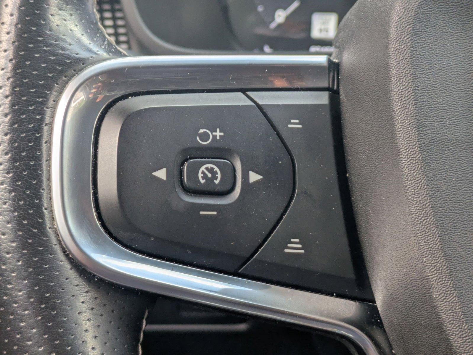 2021 Volvo XC40 T5 AWD R-Design