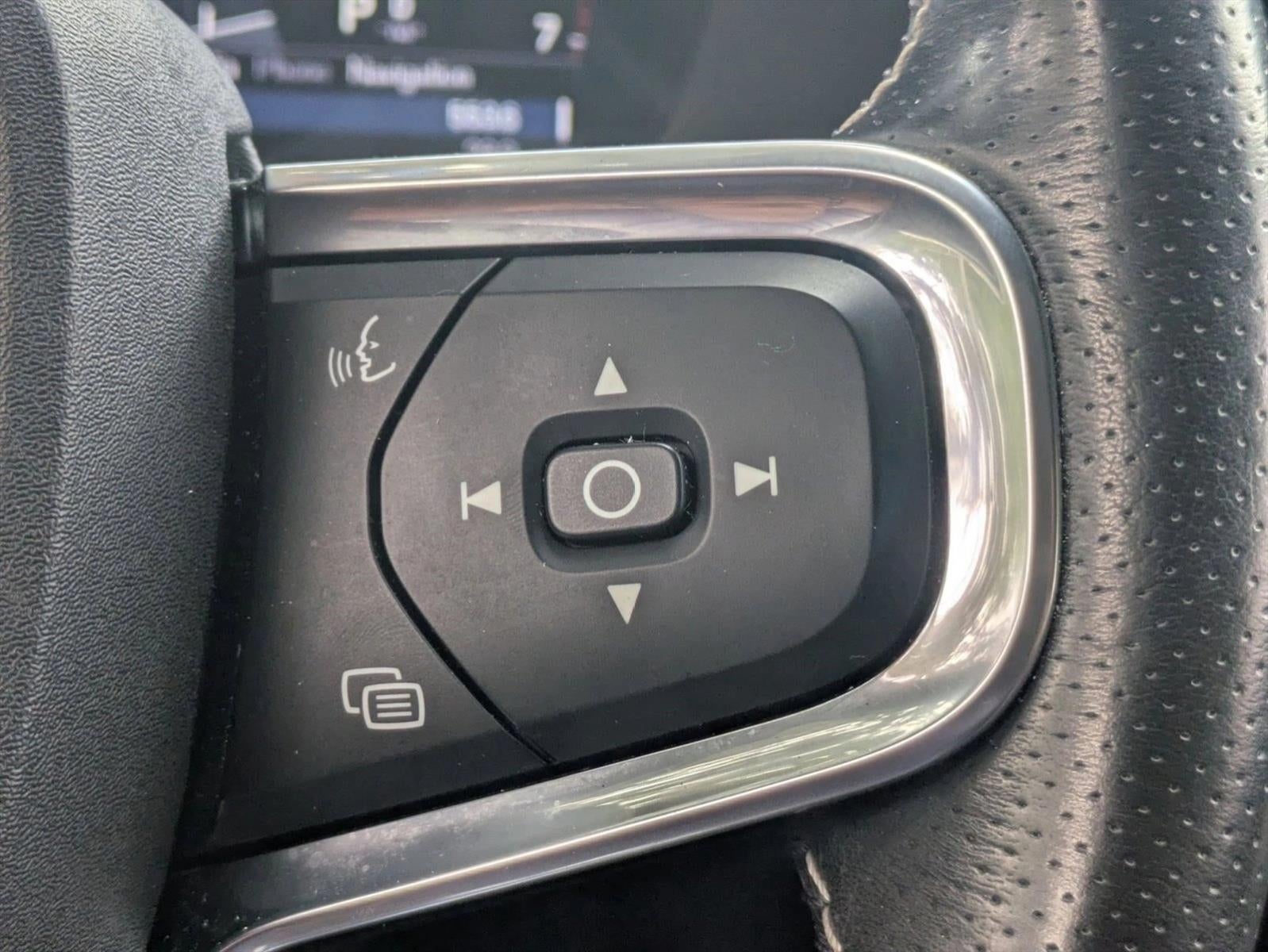 2021 Volvo XC40 T5 AWD R-Design