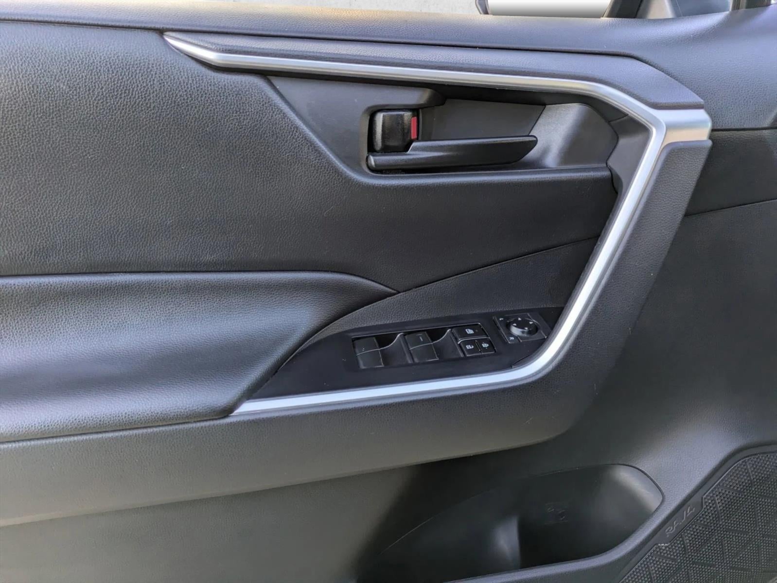 2019 Toyota RAV4 LE FWD (GS)