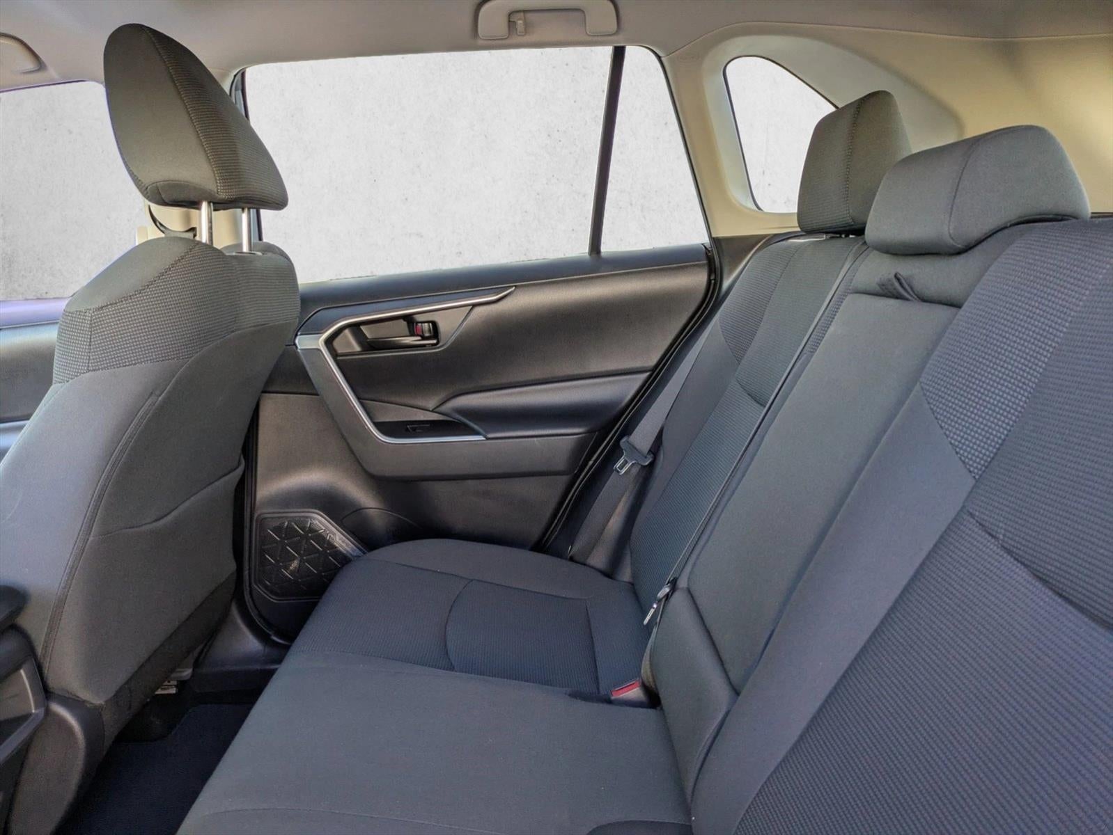 2019 Toyota RAV4 LE FWD (GS)