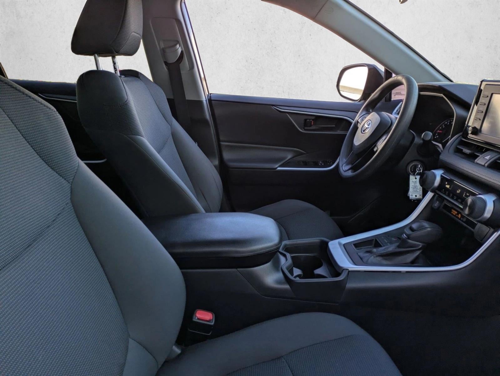 2019 Toyota RAV4 LE FWD (GS)