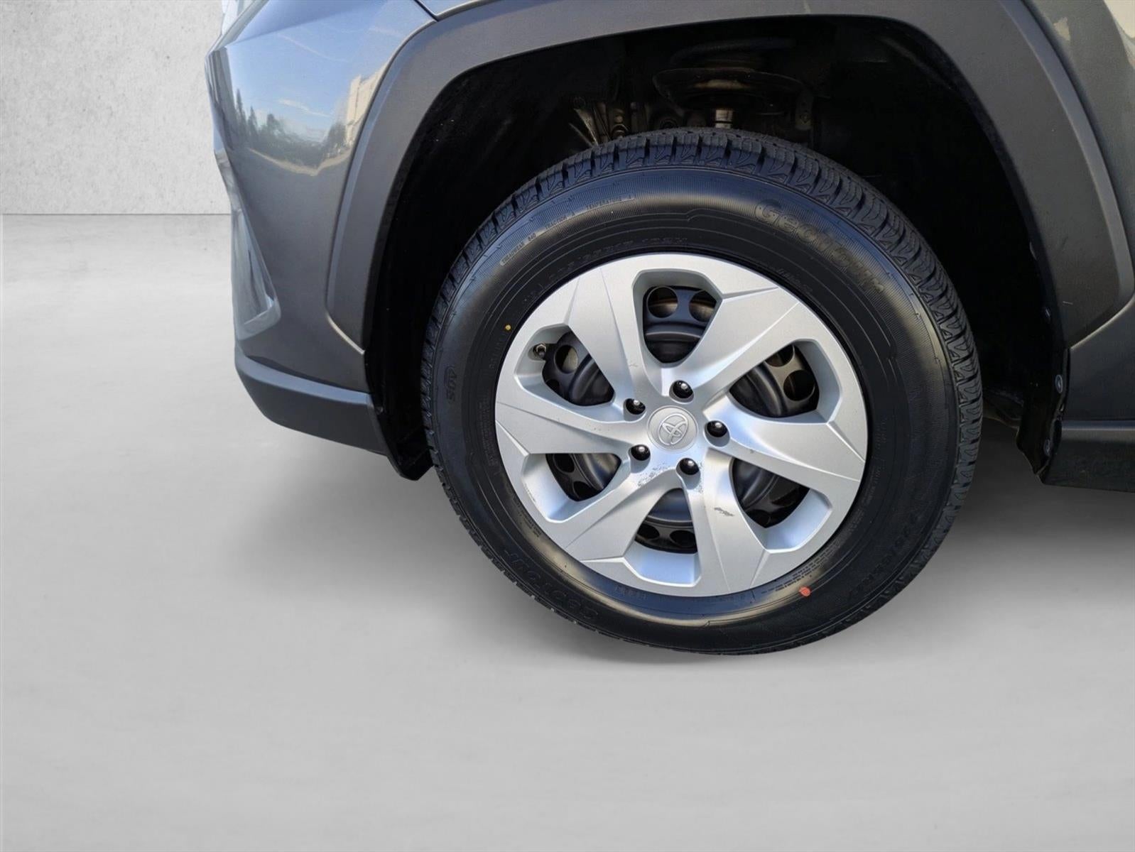 2019 Toyota RAV4 LE FWD (GS)