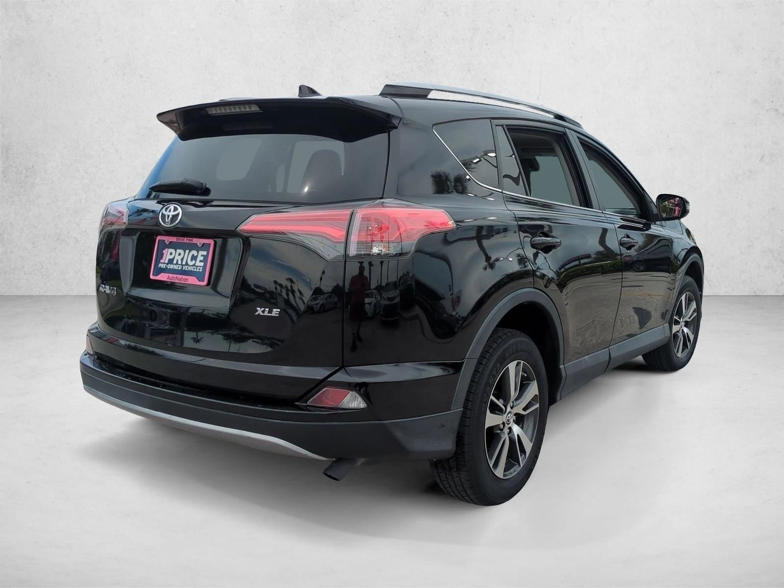 2017 Toyota RAV4 XLE FWD (GS)
