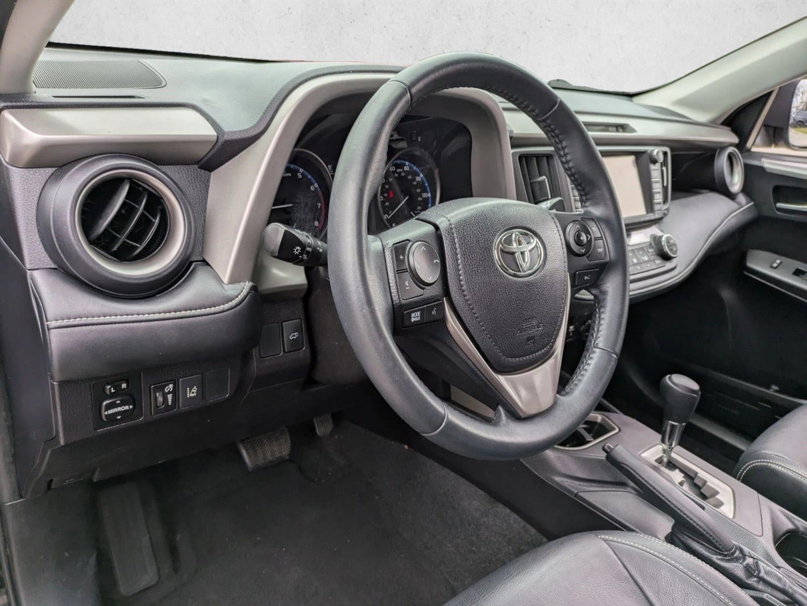 2017 Toyota RAV4 XLE FWD (GS)