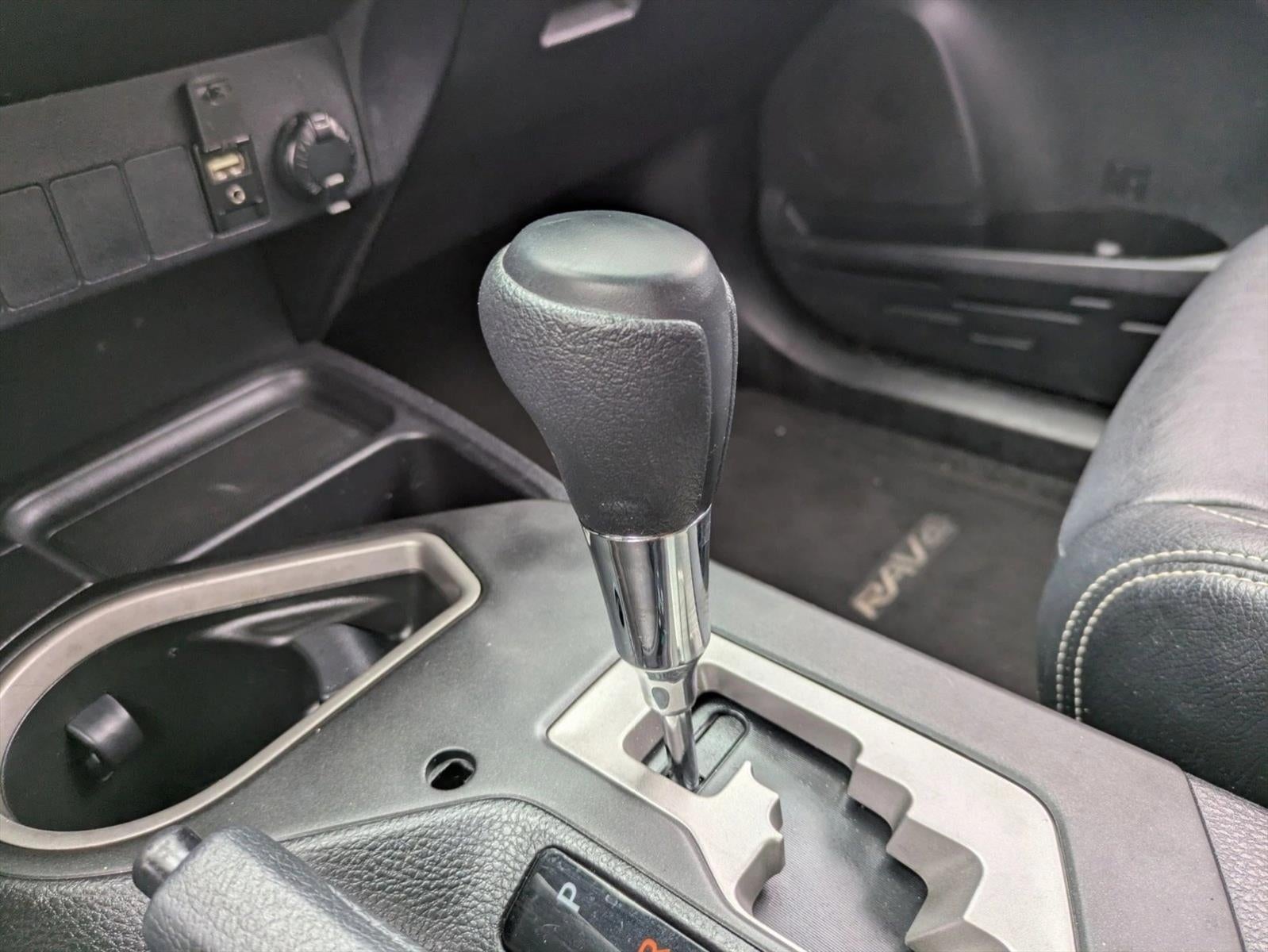 2017 Toyota RAV4 XLE FWD (GS)