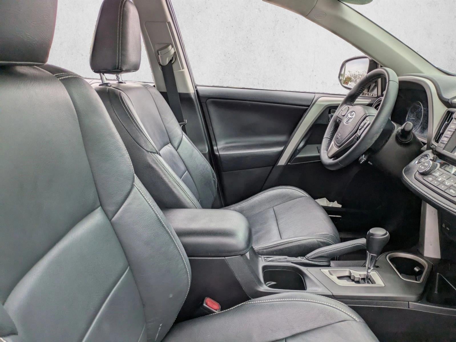 2017 Toyota RAV4 XLE FWD (GS)